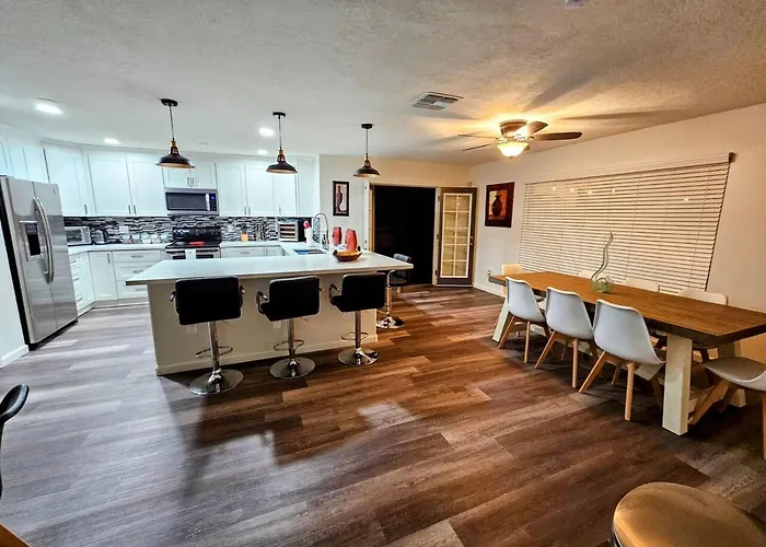 Classic Charmer - Pet Friendly Holiday home