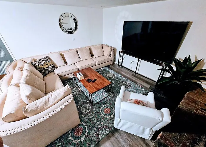 Classic Charmer - Pet Friendly *