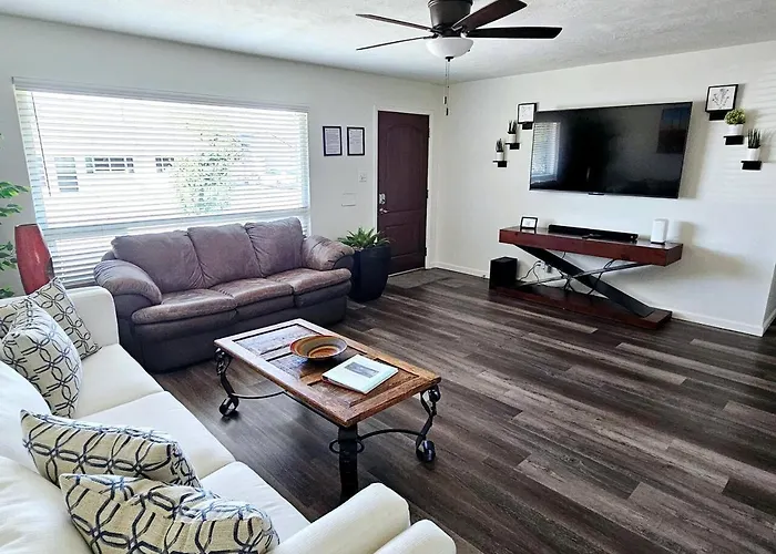 Classic Charmer - Pet Friendly *